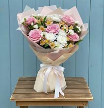 Букет цветов из:  Гвоздики, Орхидеи и Розы в Кызыл-Озёк