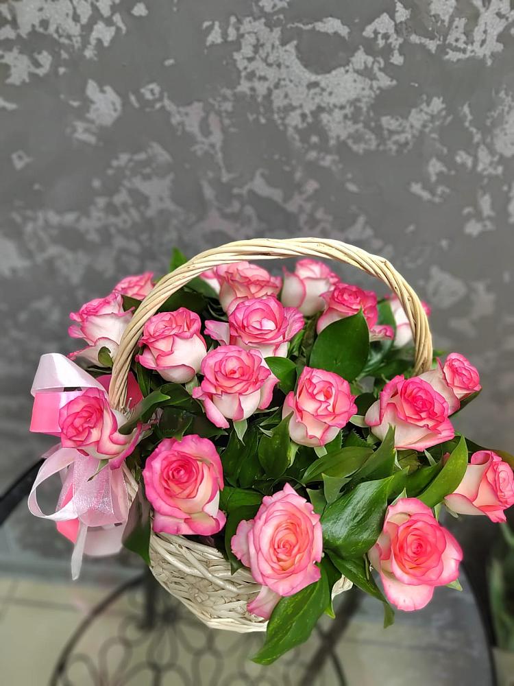 Цветочная композиция из Розы в корзине в Кызыл-Озёк