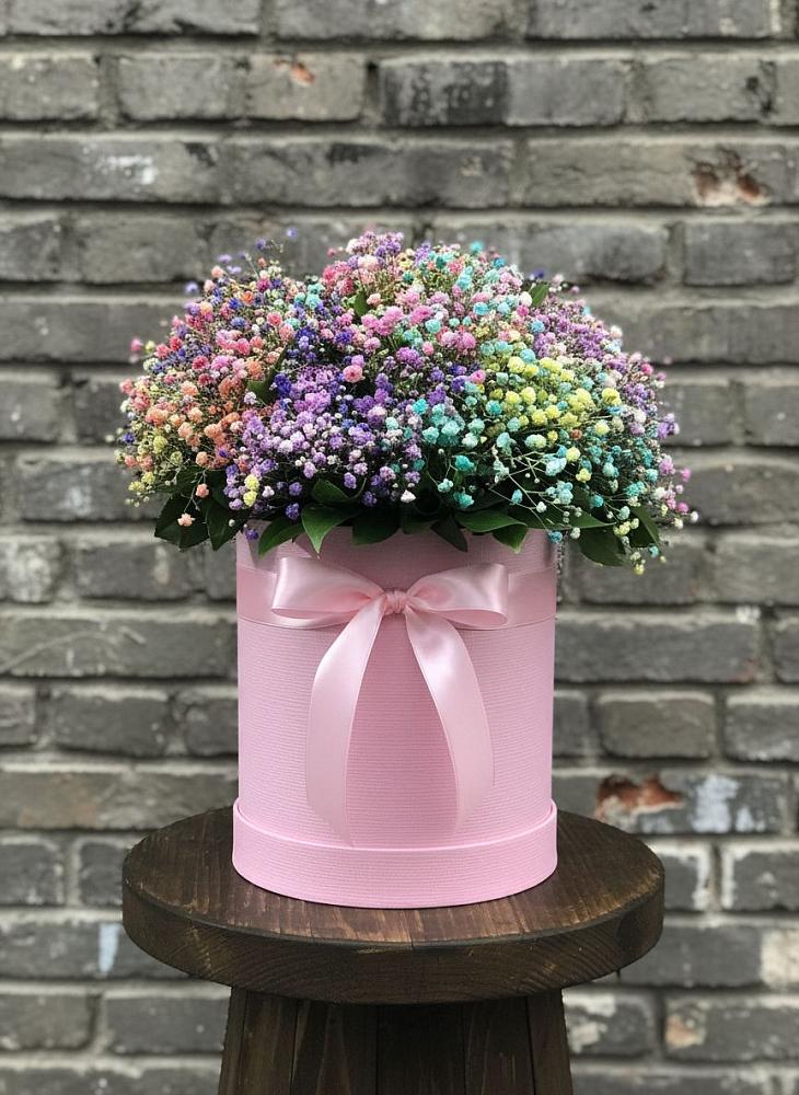 Цветочная композиция из Гипсофила и Розы в шляпной коробке в Кызыл-Озёк