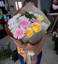 Букет цветов из:  Герберы, Розы и Хризантемы в Кызыл-Озёк