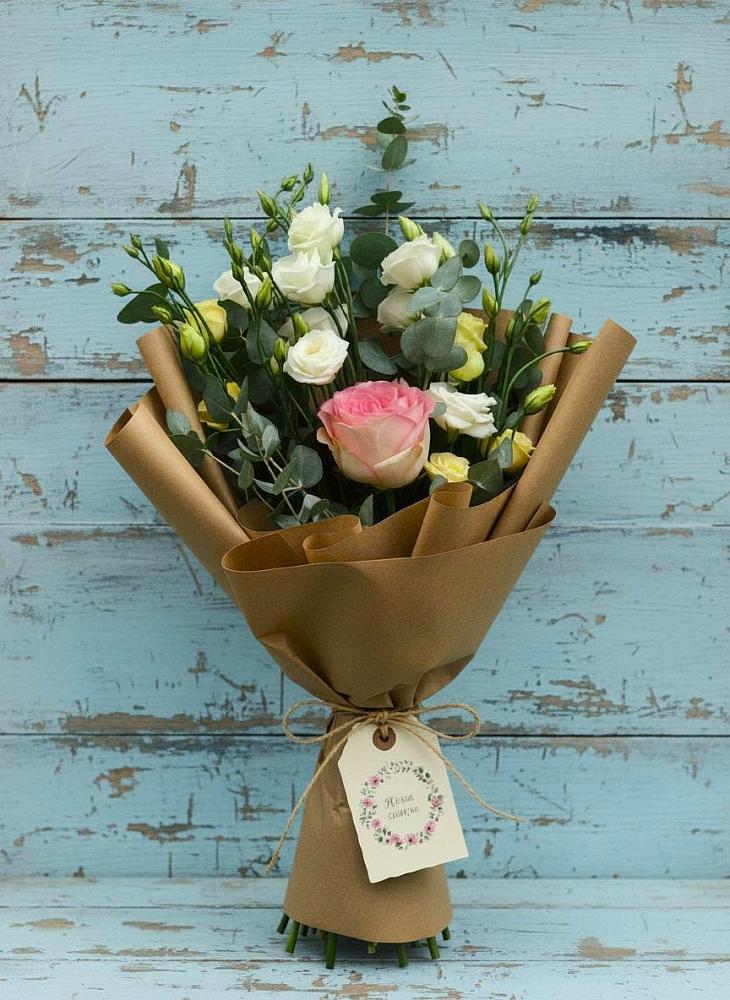 Букет цветов из: Розы и Лизиантусы в Кызыл-Озёк