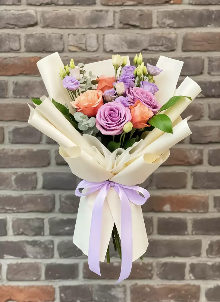 Букет цветов из: Лизиантусы и Розы в Кызыл-Озёк