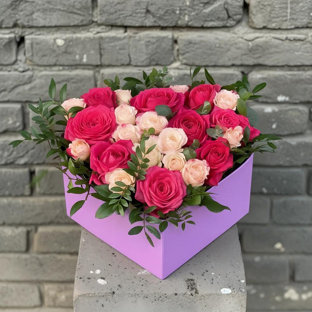 Цветочная композиция из Розы в коробке в Кызыл-Озёк