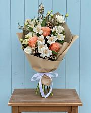 Букет цветов из:  Альстромерии, Лизиантусы, Розы и Хризантемы в Кызыл-Озёк