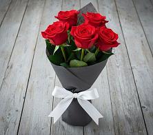 Букет 5 Красных роз Эдлесс Лав в Кызыл-Озёк