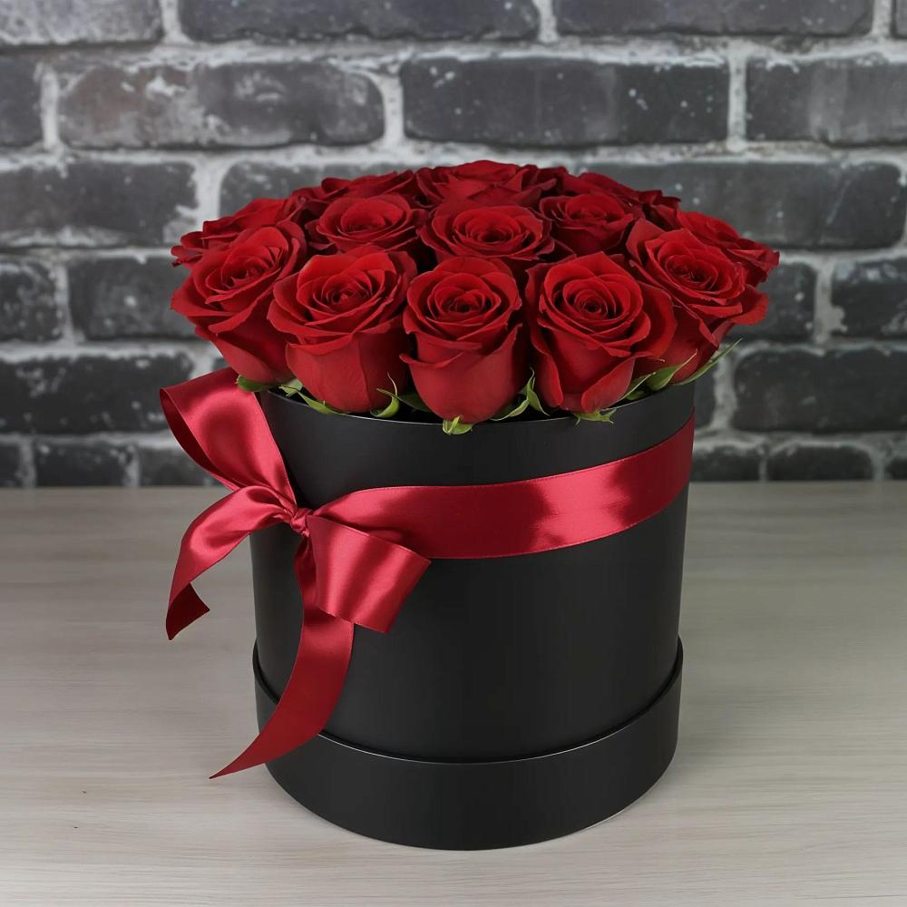 Цветочная композиция из Розы в шляпной коробке в Кызыл-Озёк